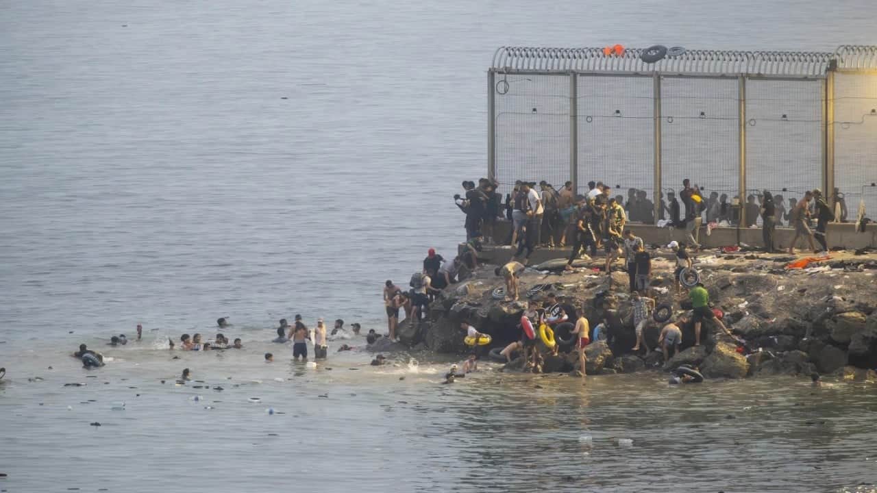 Foto - İspanya ile İtalya arasında sınır kontrolü gerilimi