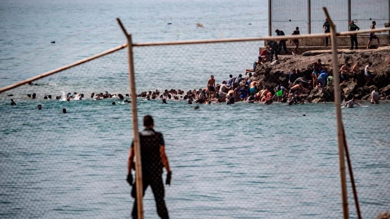 Foto - İspanya ile İtalya arasında sınır kontrolü gerilimi