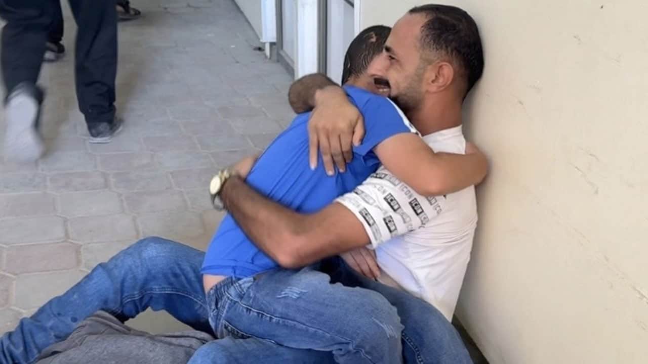 Foto - İsrail zulmü bitmiyor! Gazze’ye dönmelerine izin verilmeyen 74 Filistinli, 3 yıl sonra ailelerine kavuştu