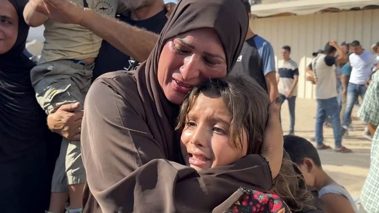 Foto - İsrail zulmü bitmiyor! Gazze’ye dönmelerine izin verilmeyen 74 Filistinli, 3 yıl sonra ailelerine kavuştu