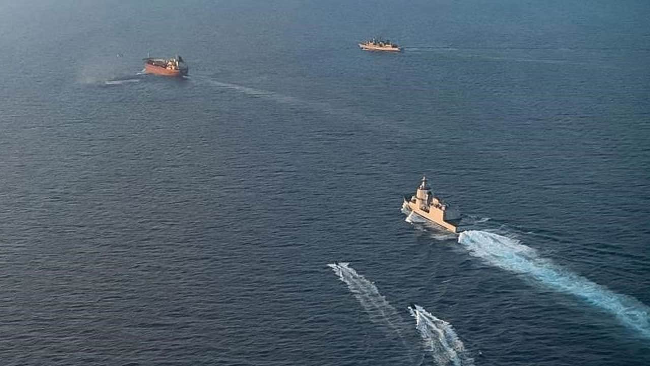 Foto - İstanbul rotasındaki tankere askeri müdahale! İtalyan askerleri güverteye indi