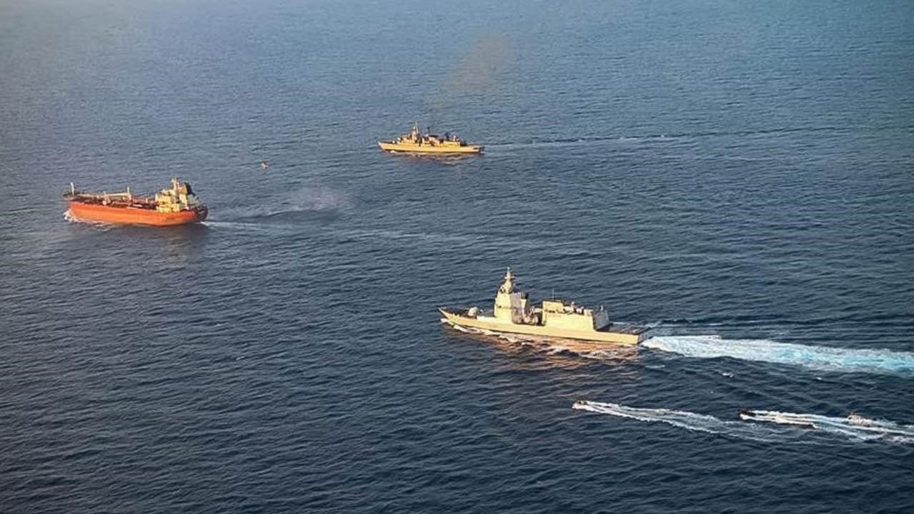 Foto - İstanbul rotasındaki tankere askeri müdahale! İtalyan askerleri güverteye indi
