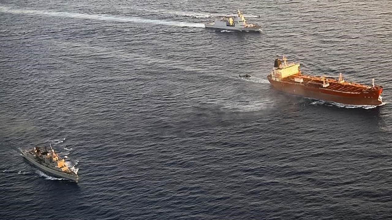 Foto - İstanbul rotasındaki tankere askeri müdahale! İtalyan askerleri güverteye indi