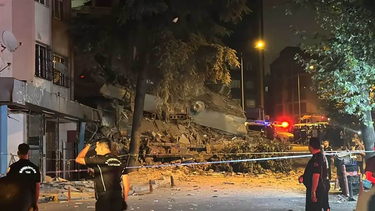 Foto - İstanbul’da korkutan çökme! Bahçelievler'de 4 katlı bina yerle bir oldu