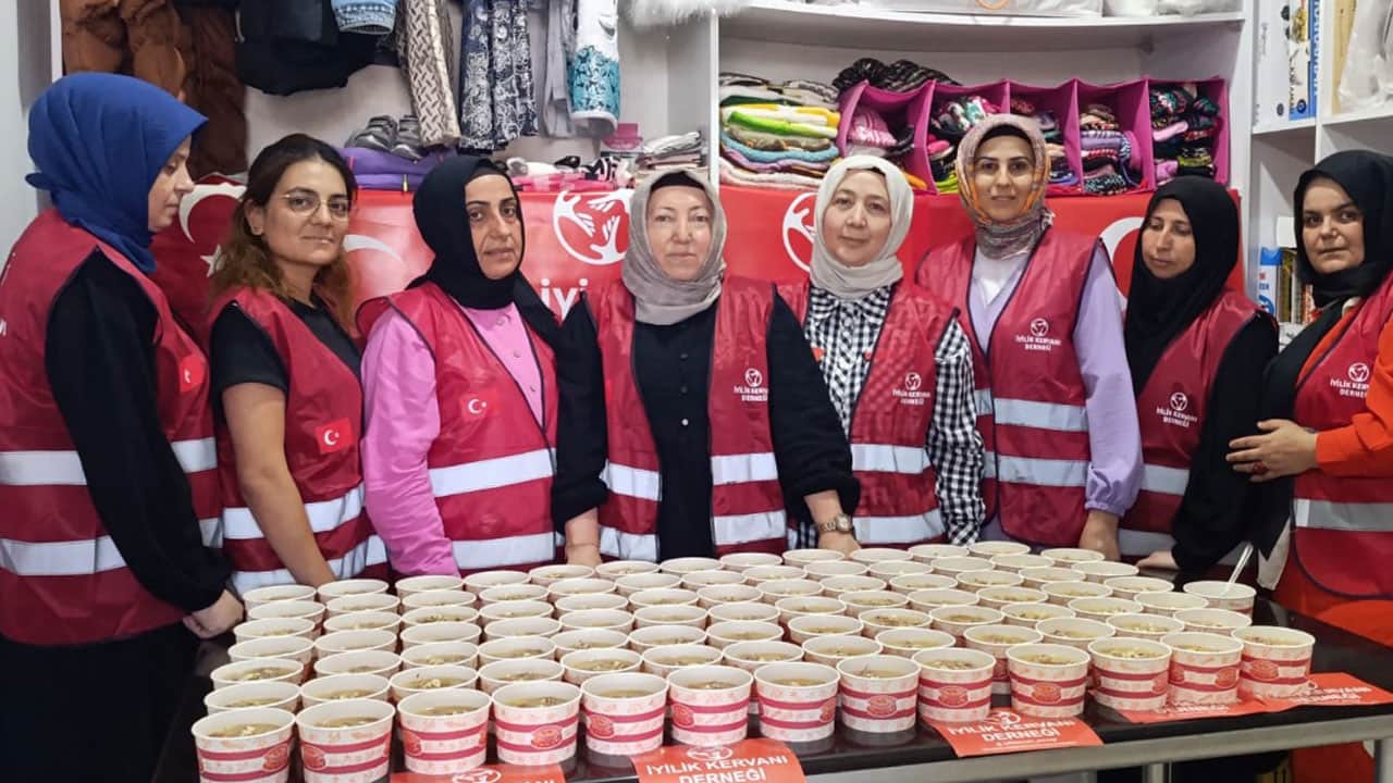 Foto - İyilik Kervanı Derneği daima mazlumun ve mağdurun yanında! Kömürlükten dünyaya uzanan İyilik Kervanı...