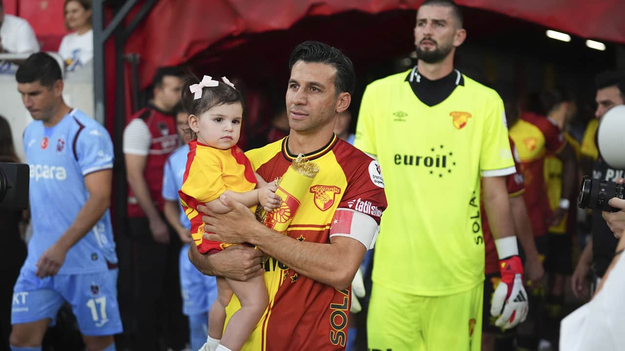 Foto - Jübile maçını Göztepe kazandı! İsmail Köybaşı yeşil sahalara veda etti