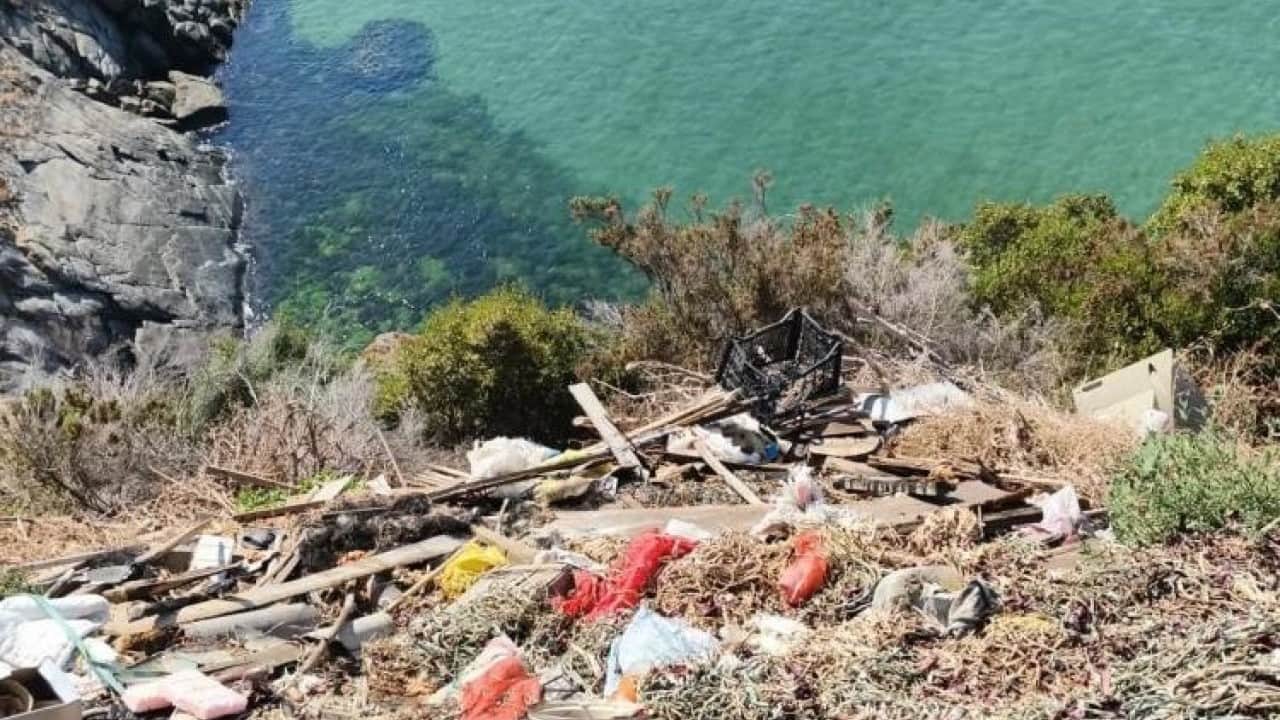 Foto - Kapıdağ’da çöp manzaraları tepki çekiyor CHP’li belediyeden turistlere çöp gösterisi