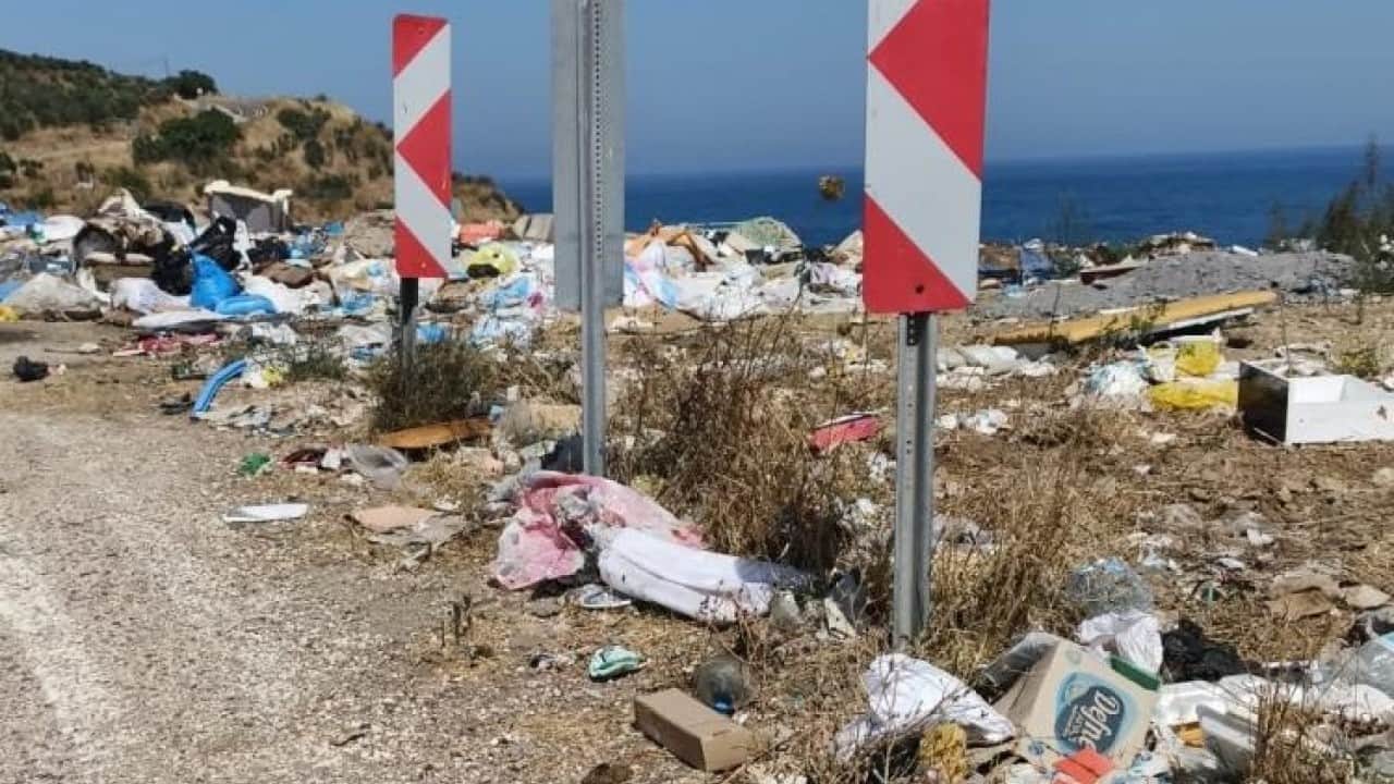 Foto - Kapıdağ’da çöp manzaraları tepki çekiyor CHP’li belediyeden turistlere çöp gösterisi