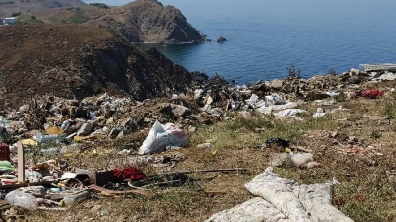 Foto - Kapıdağ’da çöp manzaraları tepki çekiyor CHP’li belediyeden turistlere çöp gösterisi