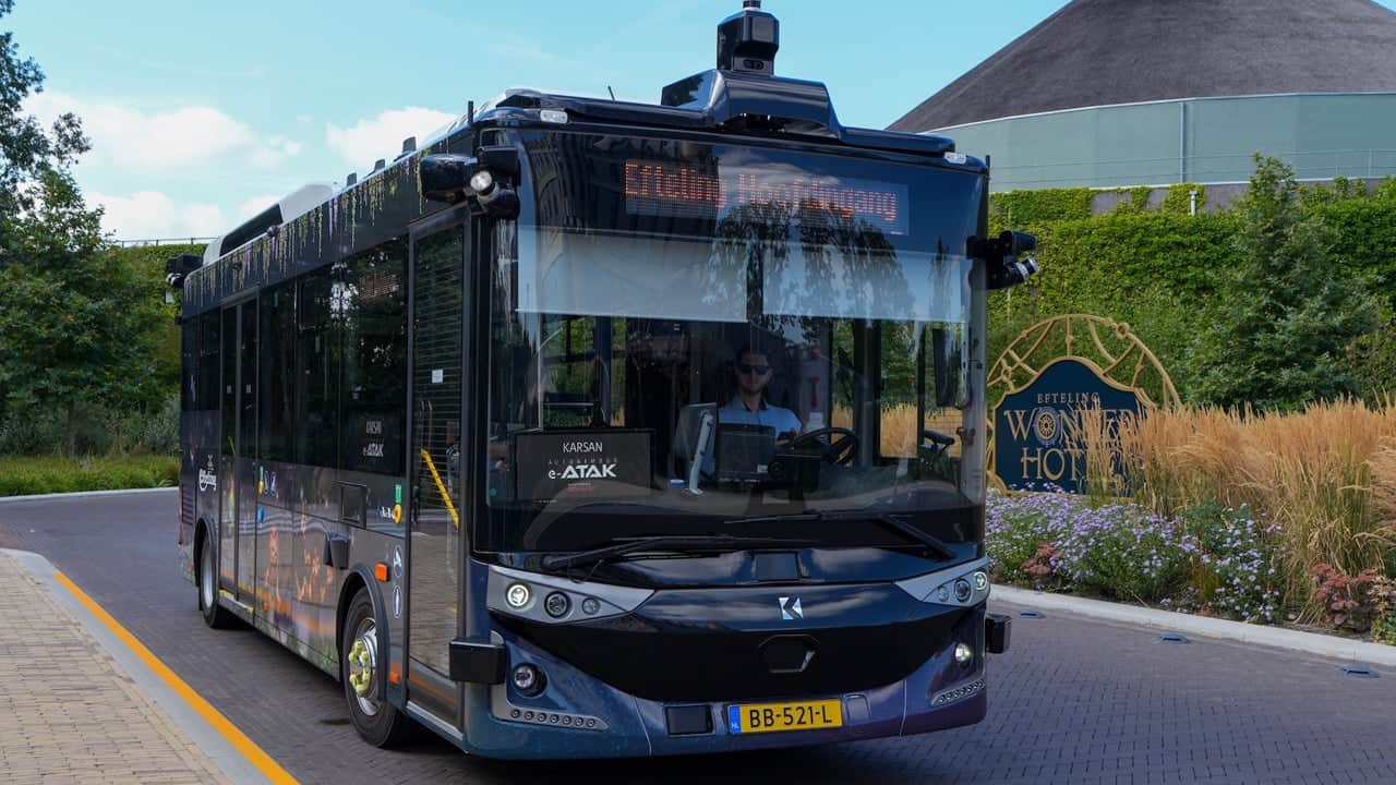 Foto - Karsan’dan Avrupa’da bir otonom ulaşım başarısı daha! e-ATAK, Efteling’de yolcu taşımaya başladı!