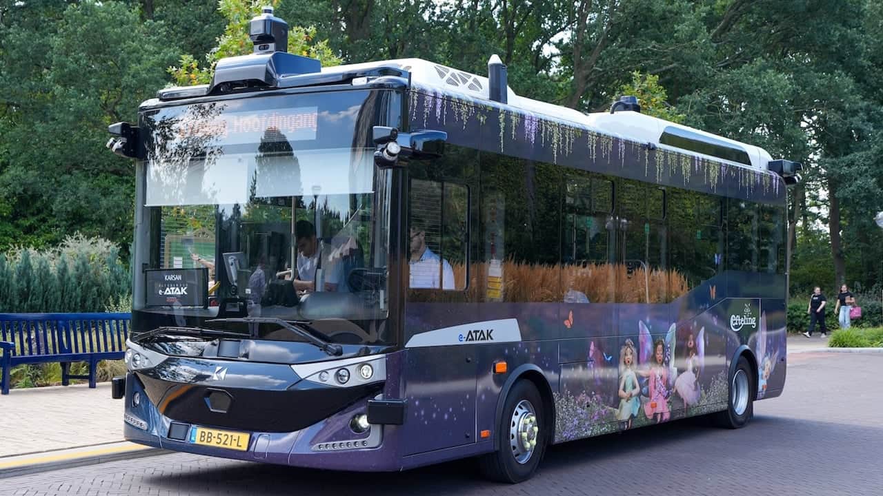 Karsan’dan Avrupa’da bir otonom ulaşım başarısı daha! e-ATAK, Efteling’de yolcu taşımaya başladı!