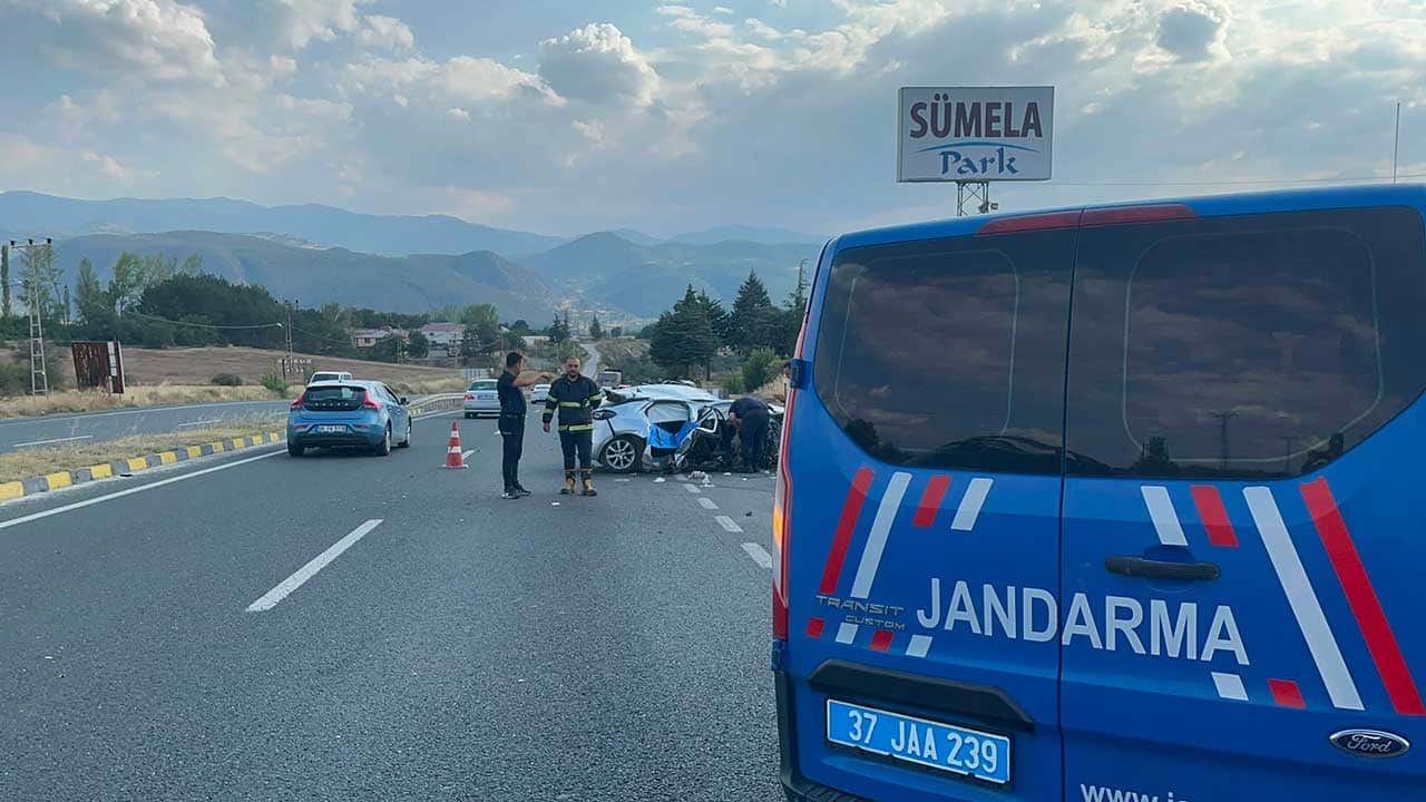 Foto - Katliam gibi kazada anne kız can verdi!