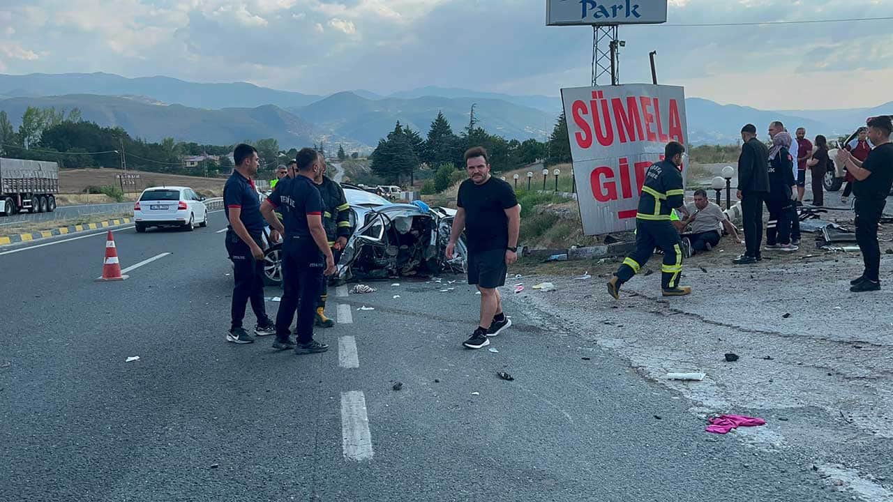 Foto - Katliam gibi kazada anne kız can verdi!