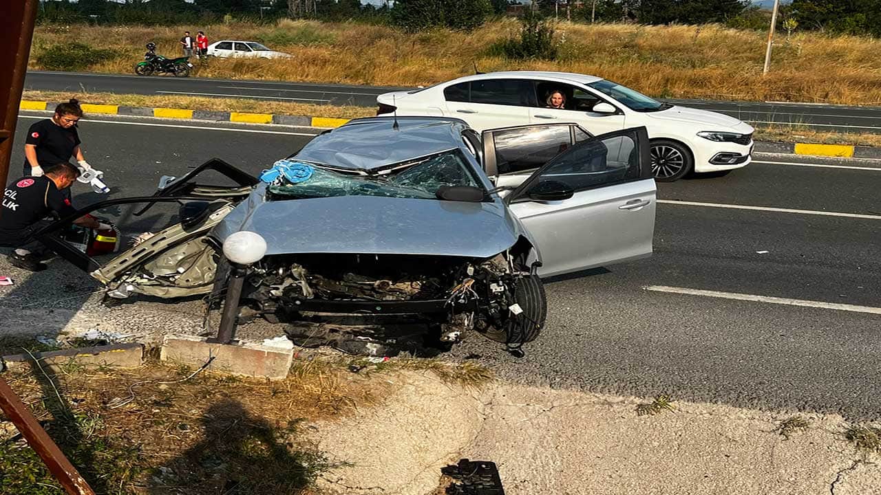 Foto - Katliam gibi kazada anne kız can verdi!
