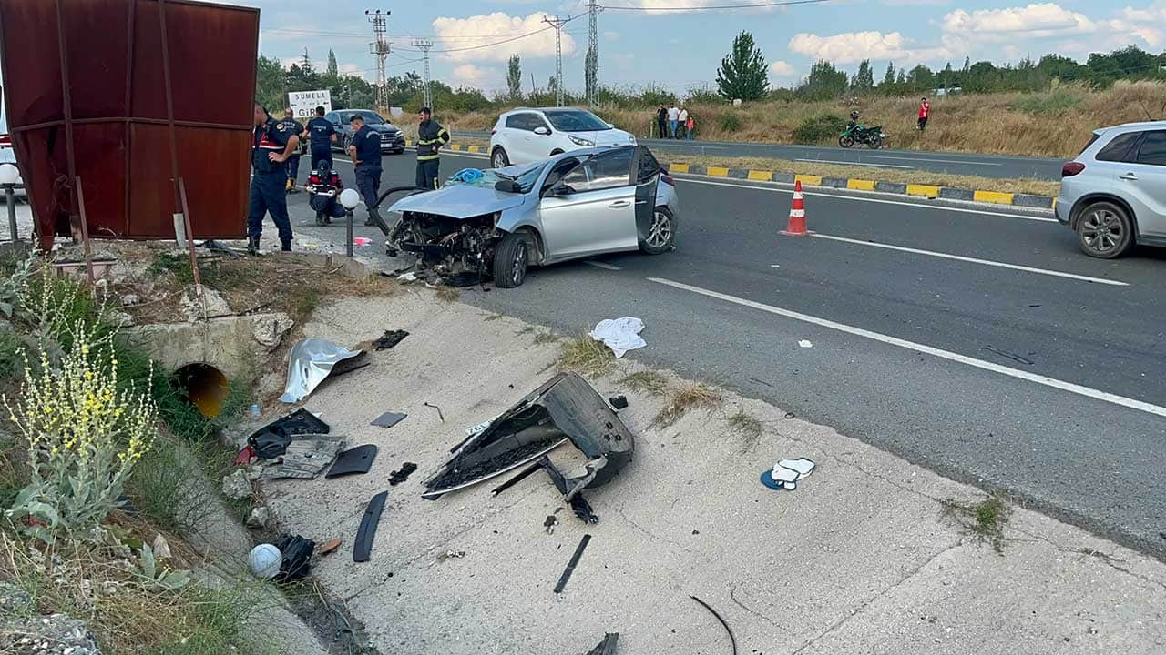 Foto - Katliam gibi kazada anne kız can verdi!