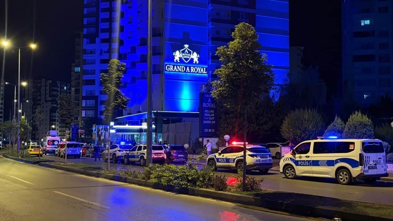 Foto - Kayseri’de otelde dehşet! 5’inci kattan attığı genç kadının peşinden eşyaları fırlattı