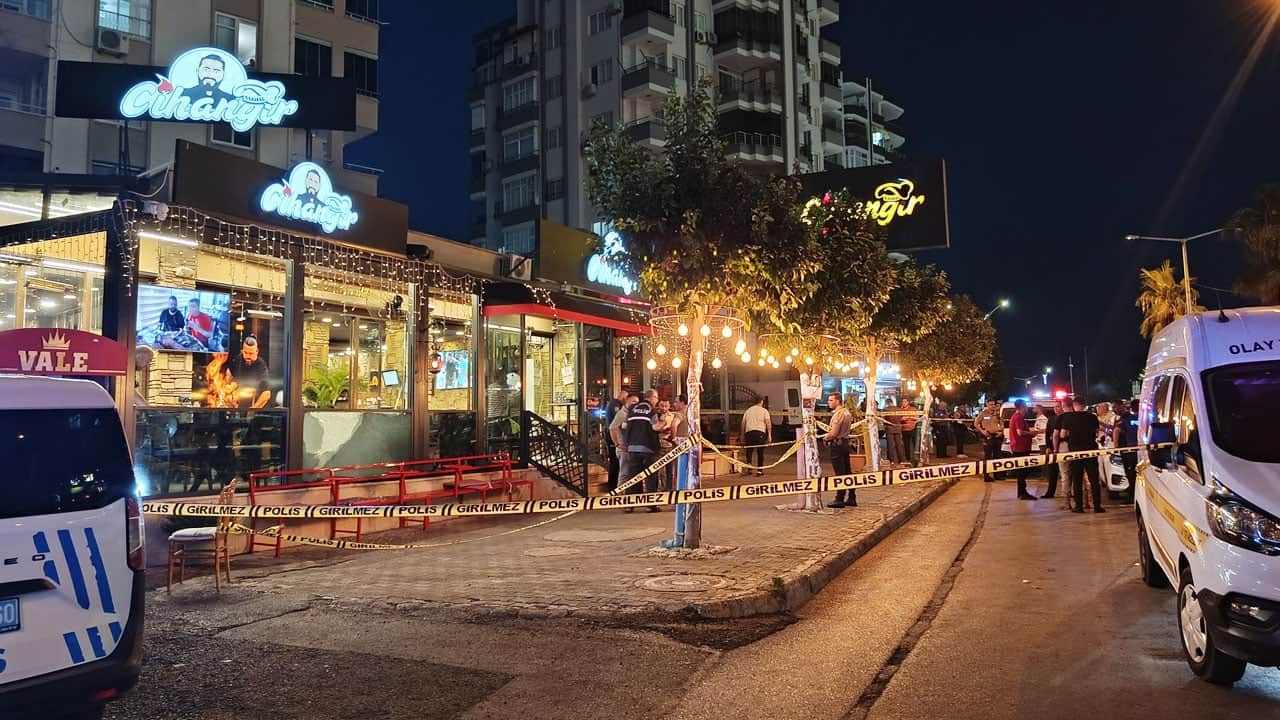 Kebapçıda dehşet! Kebap yemeye gittiler, kurşun yediler: 4 kişi vuruldu