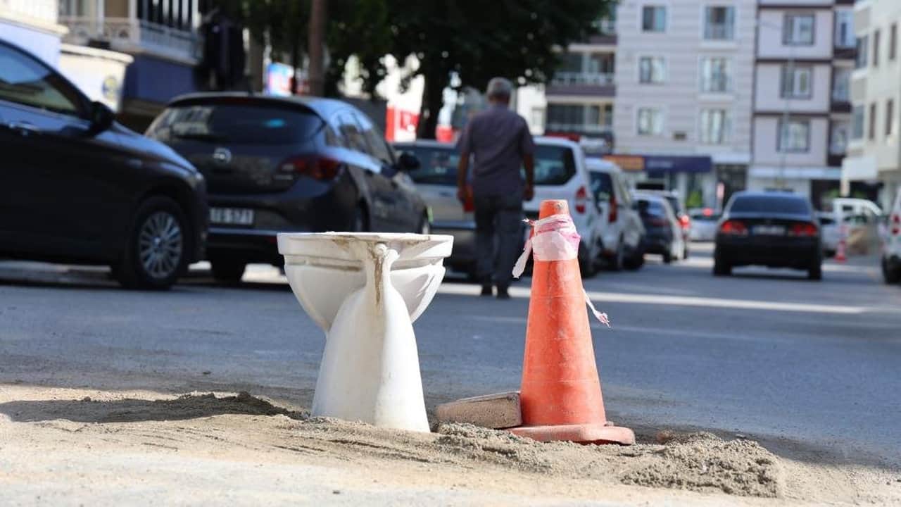 Foto - Kırşehir’de yolun ortasında klozeti görenler hayatının şokunu yaşadı! Sebebi tepki çekti