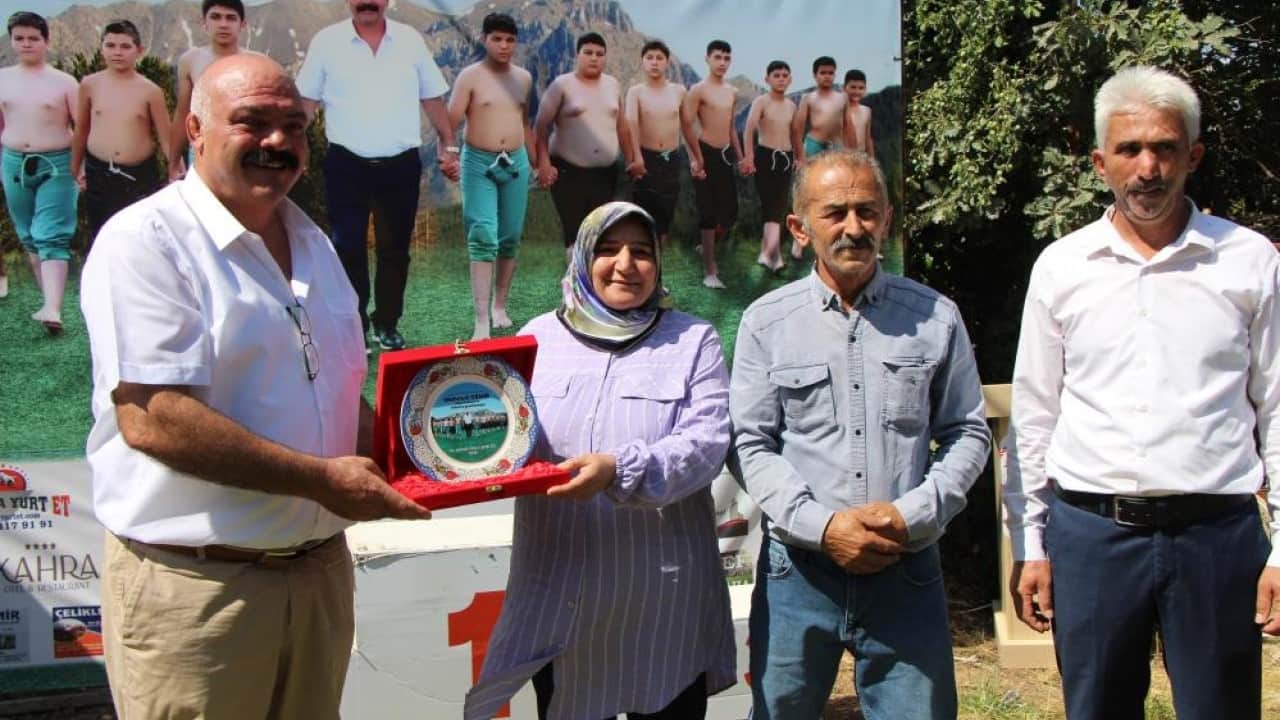 Foto - Kıspetteki yazıyı gören şaştı Recep Tayyip Erdoğan Türkiye ikincisi oldu