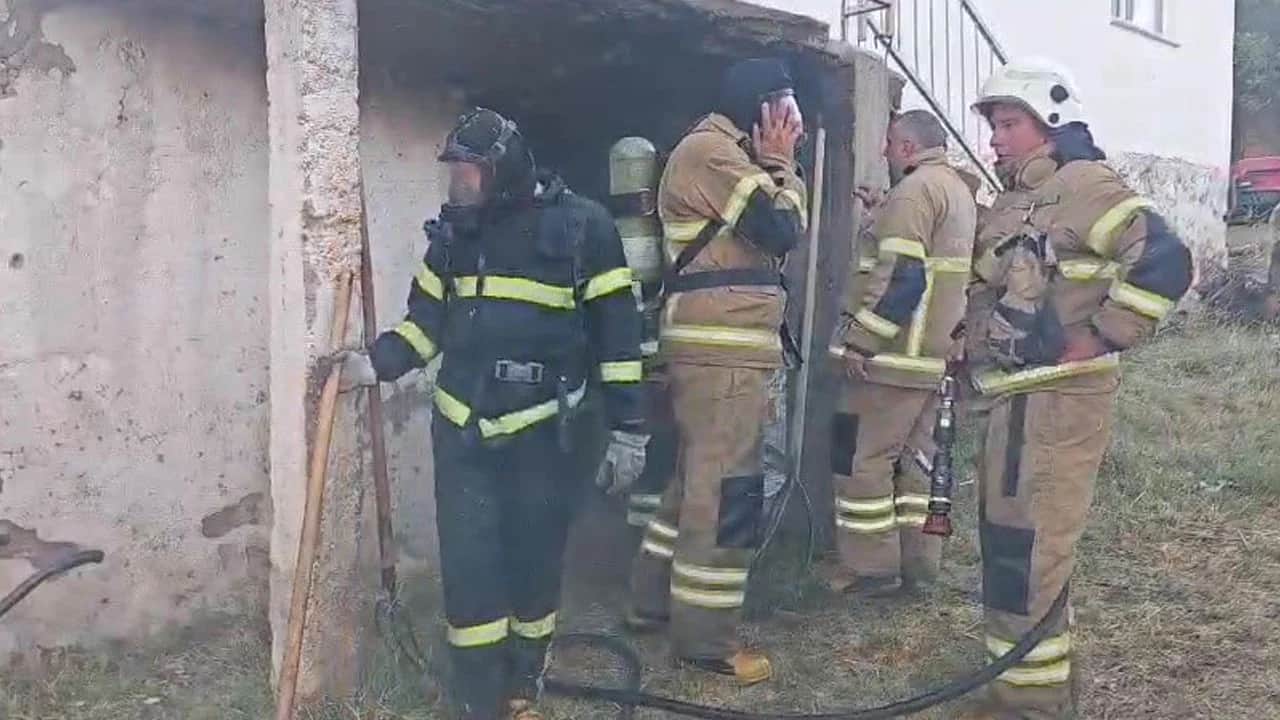 Komşu evde yangın çıkınca köylüden yardım istedi! Cami hoparlöründen anons bir evi kurtardı
