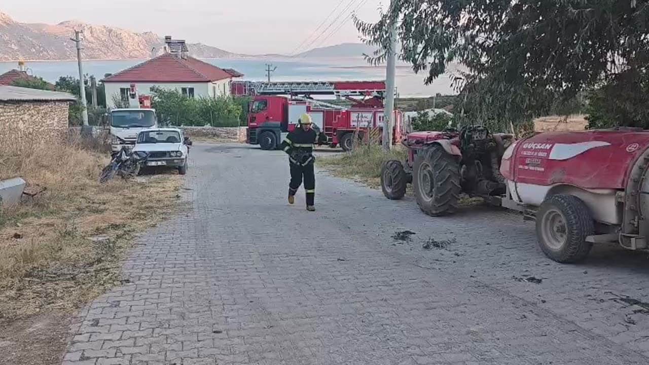 Foto - Komşu evde yangın çıkınca köylüden yardım istedi! Cami hoparlöründen anons bir evi kurtardı
