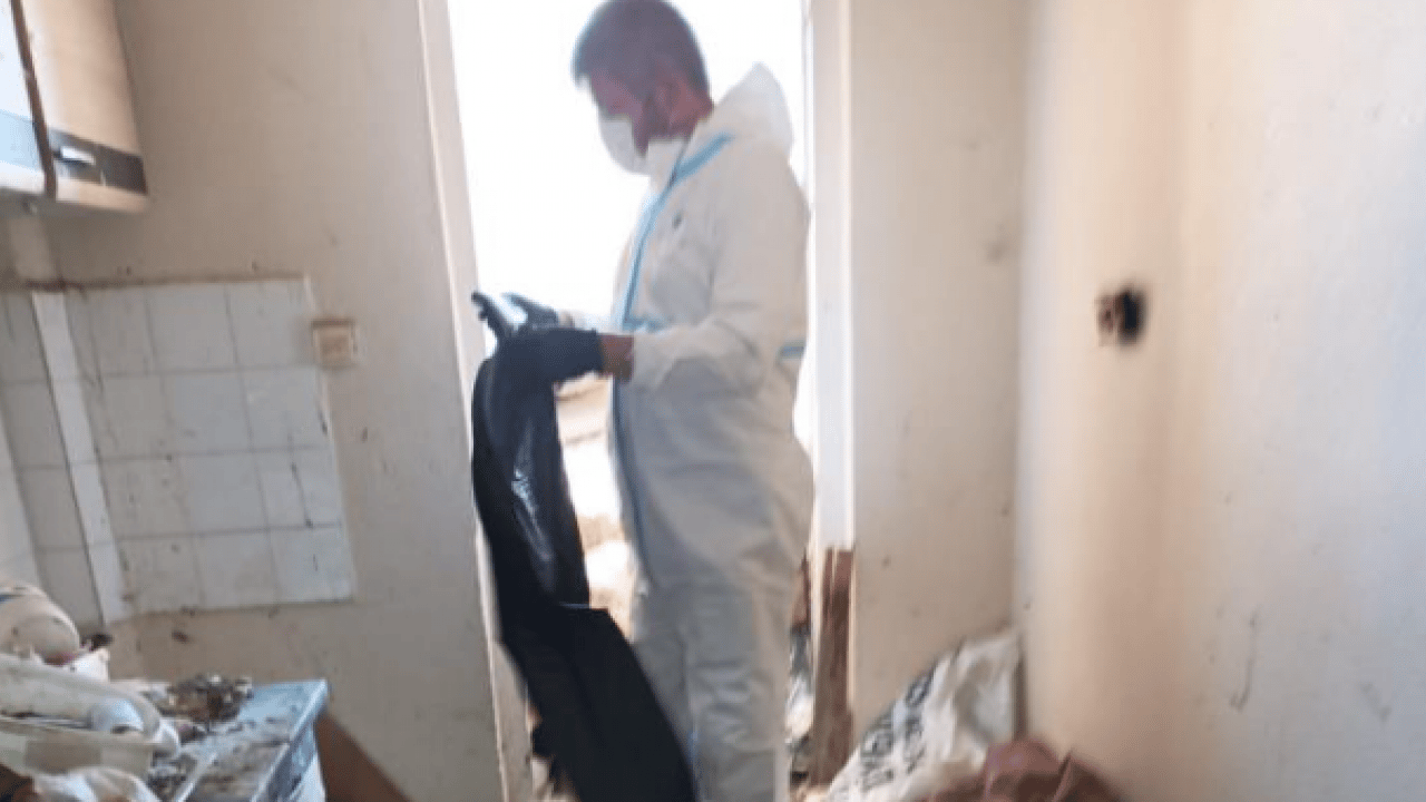 Foto - Komşular isyan etmişti: Evden tam 28 ton çöp çıktı