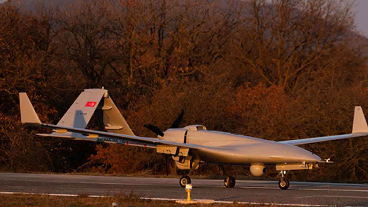 Foto - Korkudan ödleri koptu: Türk İHA'ları ve uçakları hava sahamıza girdi
