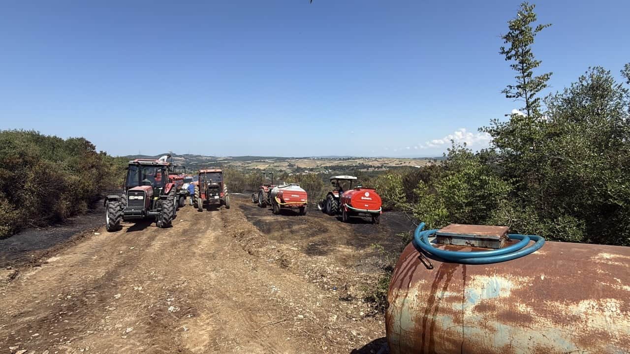 Foto - Korkutan yangın! Ekipler ve vatandaşlar el ele verdi