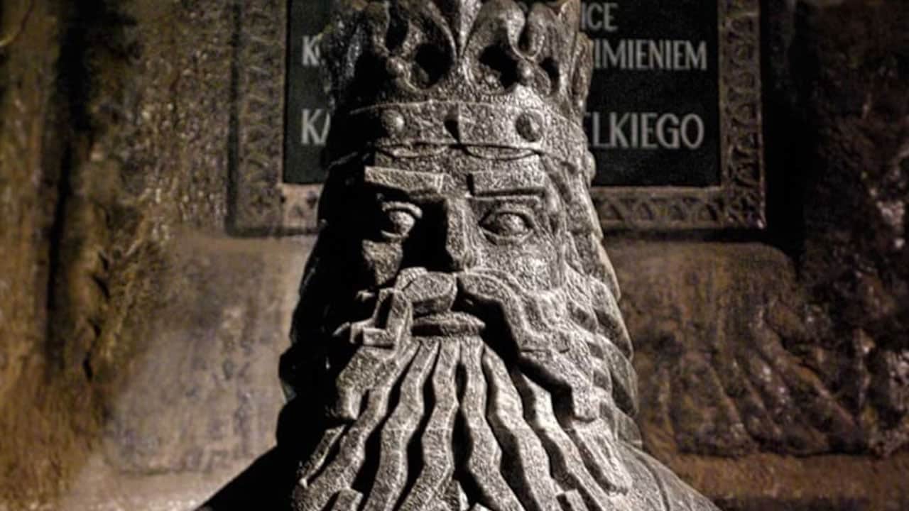 Kralın 500 yıllık mezarını açtılar: 15 kişi peş peşe öldü 