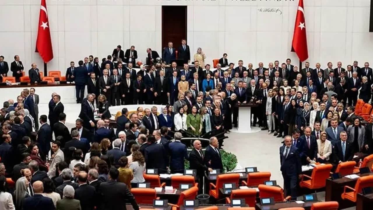 Foto - Terörsüz Türkiye yasası için oy kullanmayan AK Partili 8 isim belli oldu