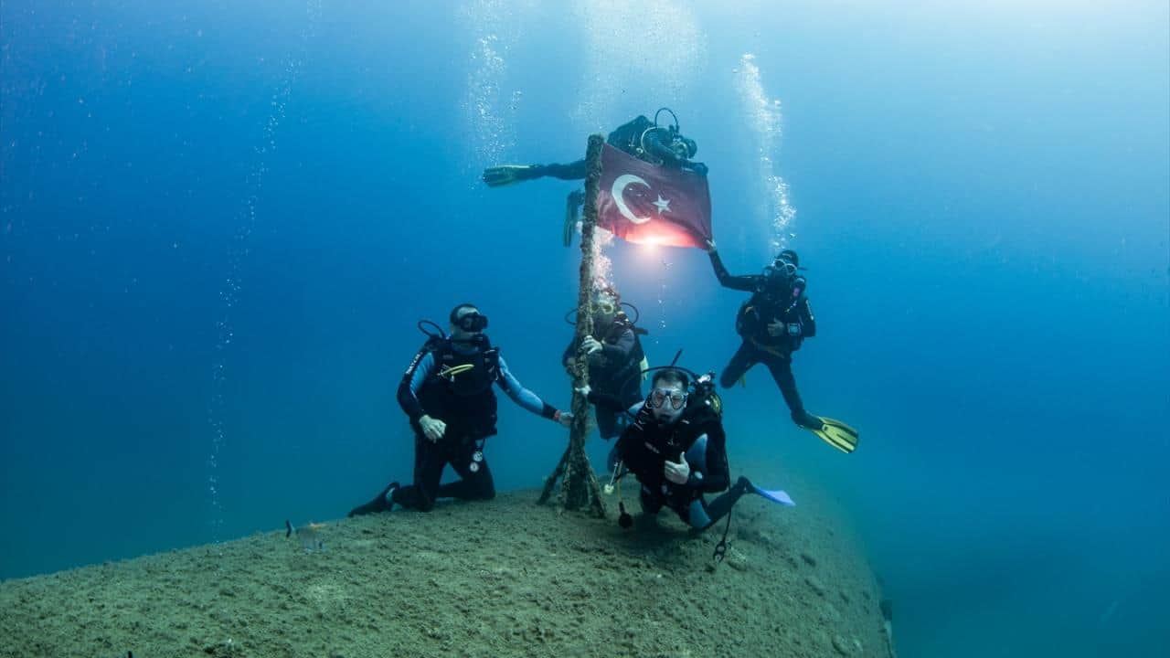 Foto - Kruvaziyer turizminin önemli durağı Kuşadası! Turistler su altı güzelliklerini de keşfediyor