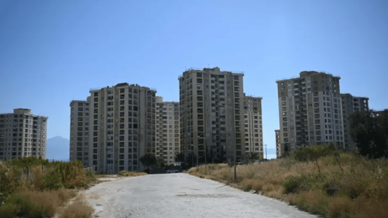 Foto - Kuşadası'nda akılalmaz skandal: Magandalar ev sahiplerini komalık etti