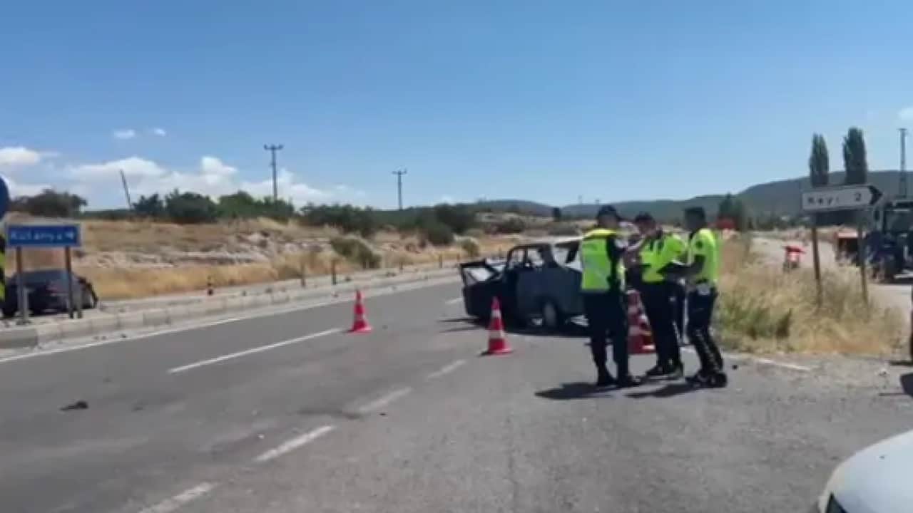 Foto - Kütahya'da iki otomobil çarpıştı: Ölü ve yaralılar var!