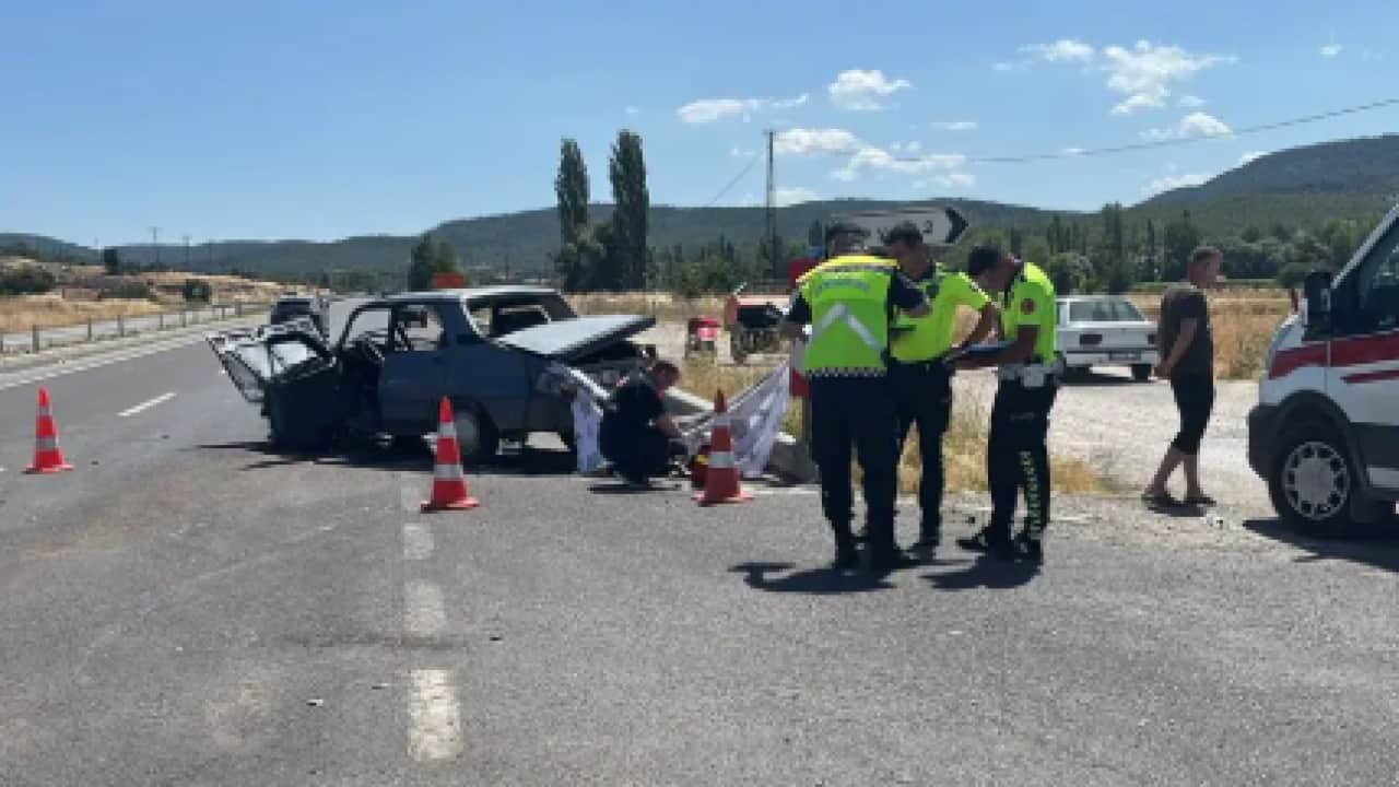 Foto - Kütahya'da iki otomobil çarpıştı: Ölü ve yaralılar var!