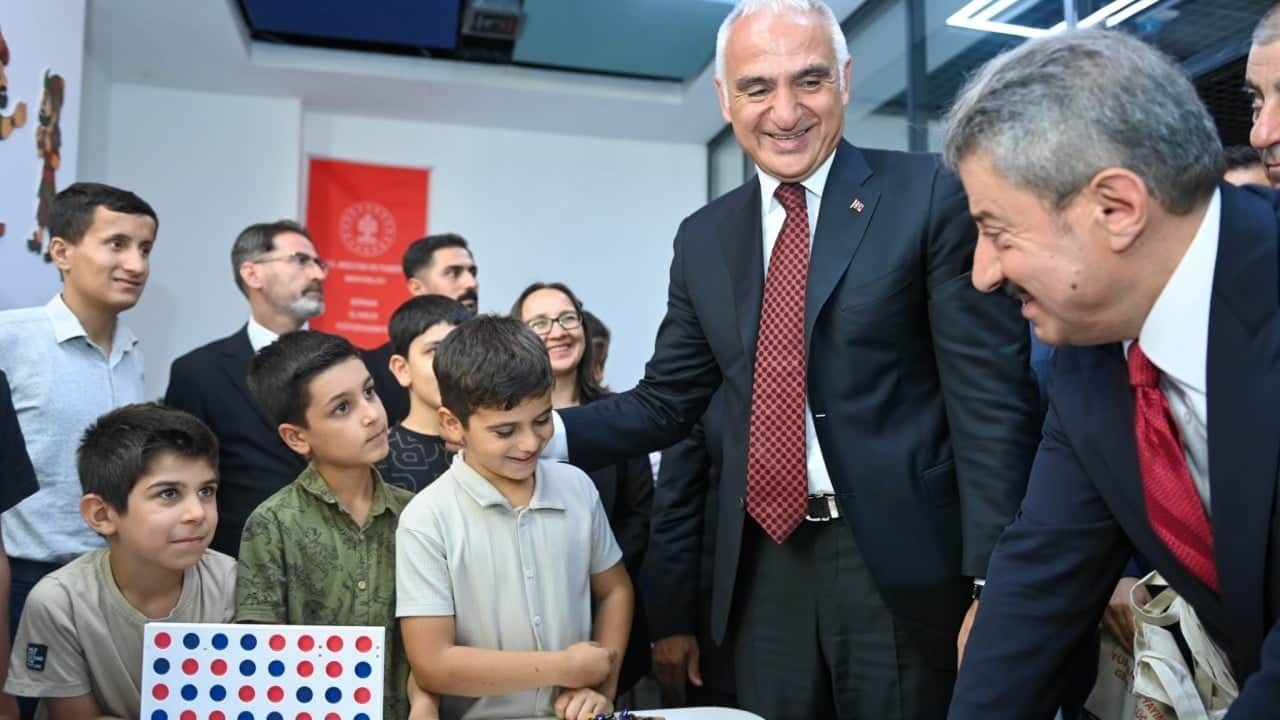 Foto - Kütüphaneler Cumhuriyet tarihinin rekor sayılarına ulaştı: 900 bin metrekareye çıktı! Tarihe geçti