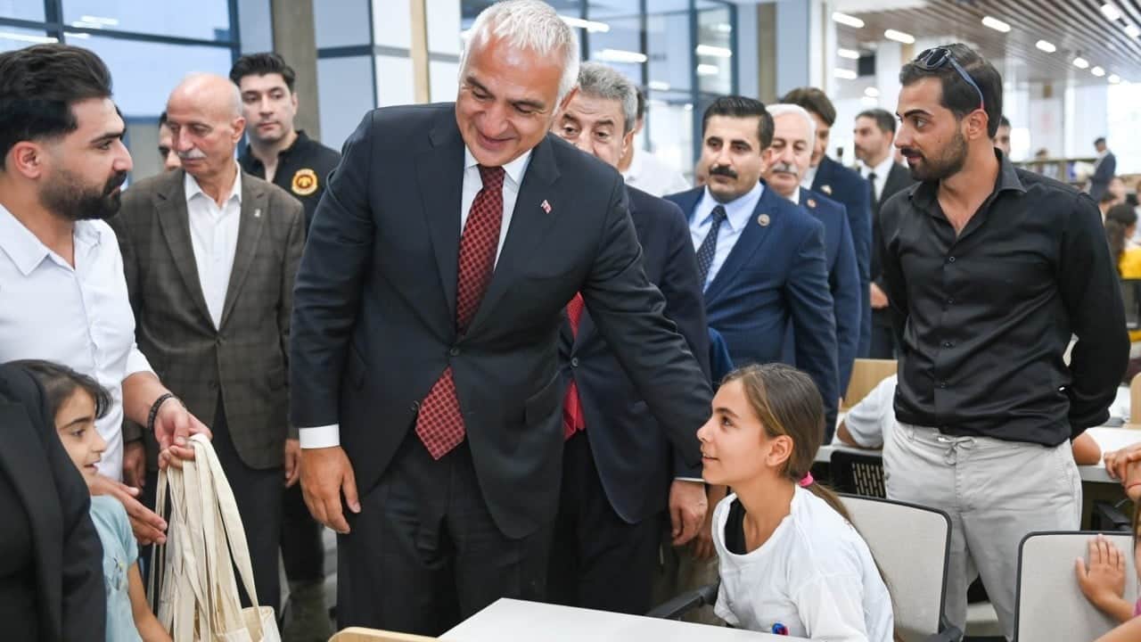 Foto - Kütüphaneler Cumhuriyet tarihinin rekor sayılarına ulaştı: 900 bin metrekareye çıktı! Tarihe geçti