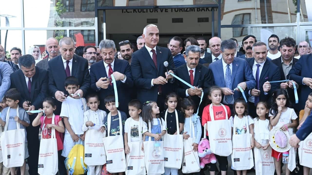 Foto - Kütüphaneler Cumhuriyet tarihinin rekor sayılarına ulaştı: 900 bin metrekareye çıktı! Tarihe geçti