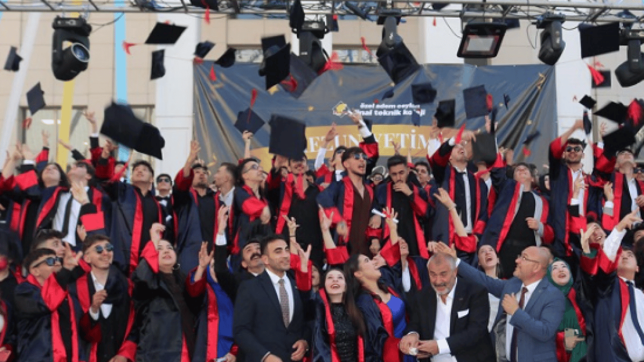 Foto - Lise eğitiminde yeni model: Üniversiteye hazırlanırken meslek de öğrenecekler 
