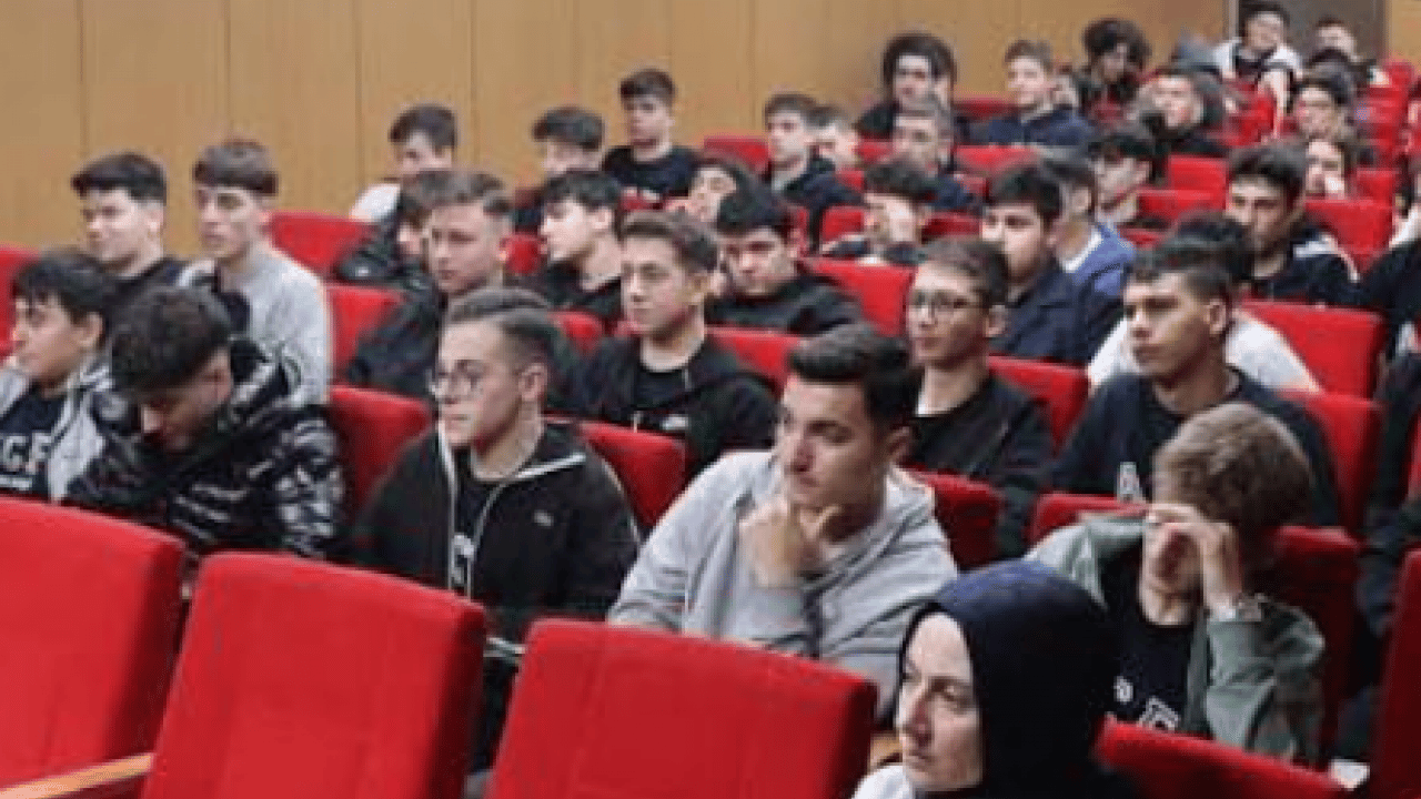 Foto - Lise eğitiminde yeni model: Üniversiteye hazırlanırken meslek de öğrenecekler 