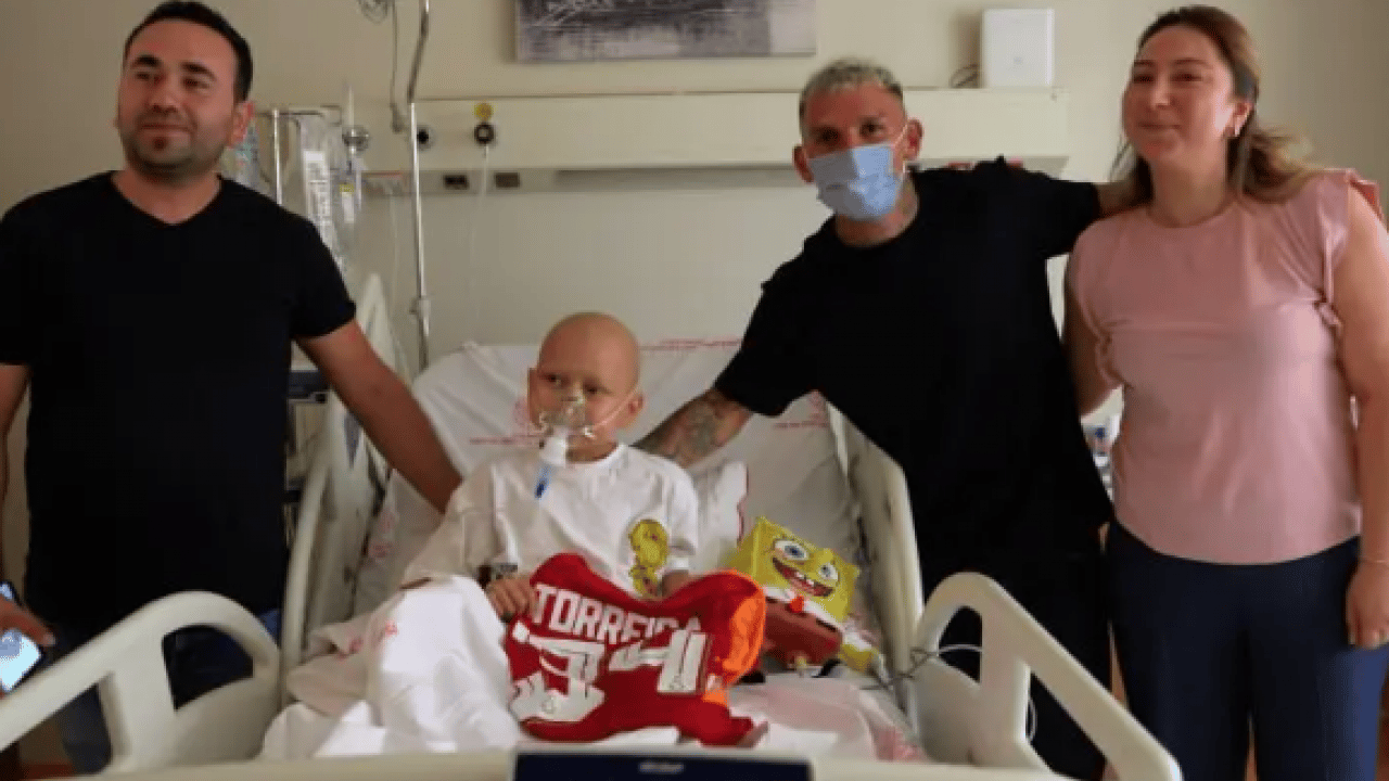 Foto - Lucas Toreira'dan anlamlı hareket! Küçük taraftarları unutmadı!