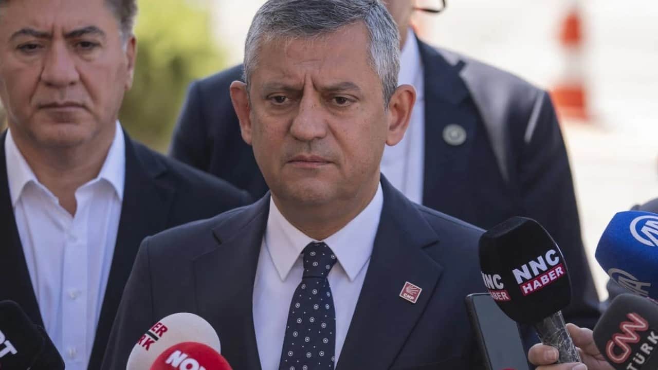 Foto - Mahkemeye gidenler ‘mama’yı eksik alanlar: Berhan Şimşek Özgür'ün partisine yeni isim taktı