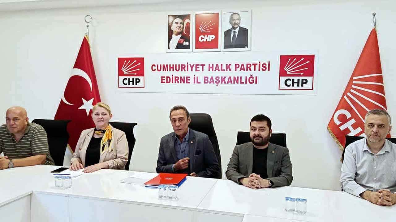 Foto - Mahkemeye gidenler ‘mama’yı eksik alanlar: Berhan Şimşek Özgür'ün partisine yeni isim taktı