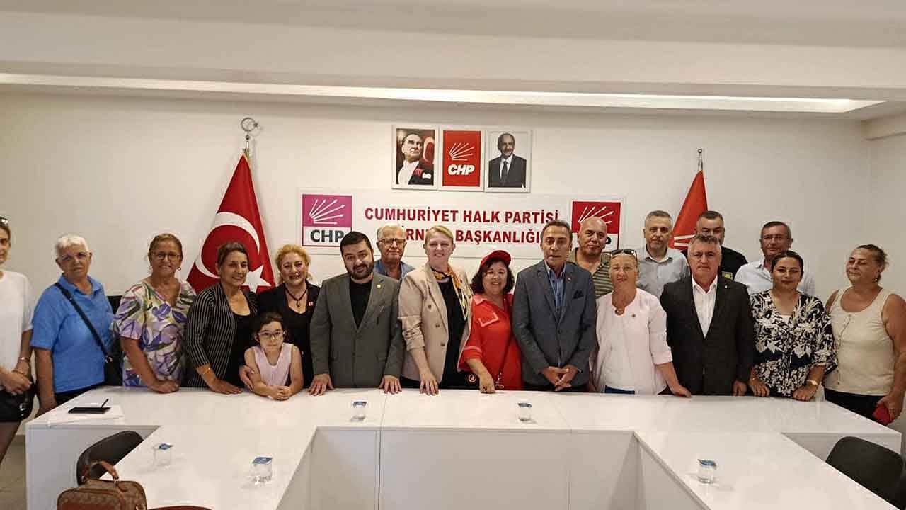 Foto - Mahkemeye gidenler ‘mama’yı eksik alanlar: Berhan Şimşek Özgür'ün partisine yeni isim taktı