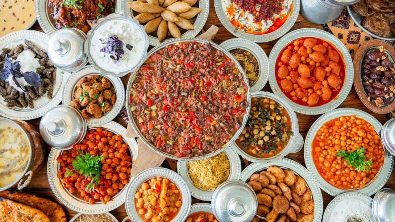 Foto - Malatya Kültür Yolu Festivali'inde ünlü şefler önerdi: Kiraz yaprağı sarması tatmadan dönmeyin
