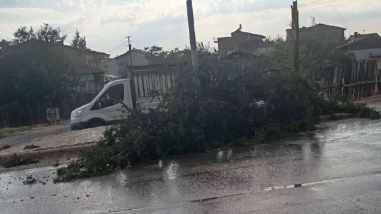 Malatya’da 5 dakikalık afet: Fırtına ve sağanak kenti su altında bıraktı