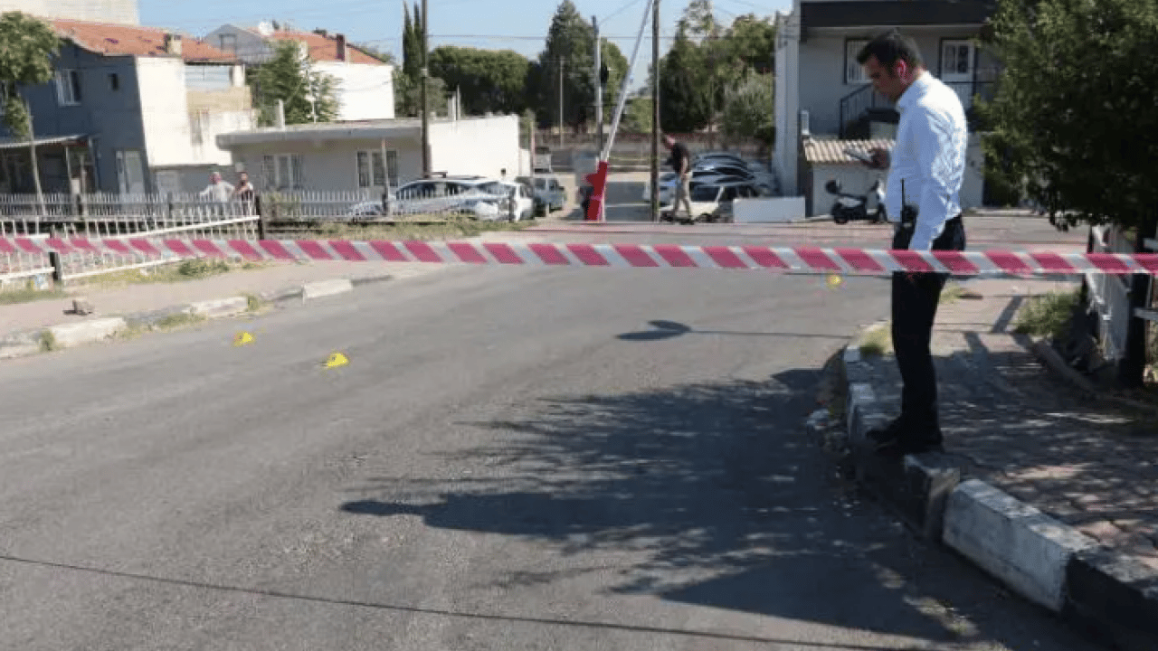 Foto - Manisa'da kanlı pusu: Baba-oğula kurşun yağdırdılar!