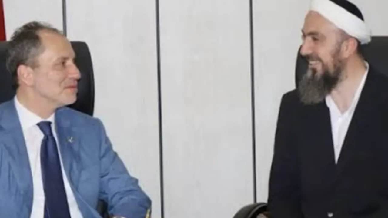 Foto - Merak edenler, görmek için sıraya giriyor! İşte Türkiye’nin tek sarıklı, cübbeli ve sakallı belediye başkanı