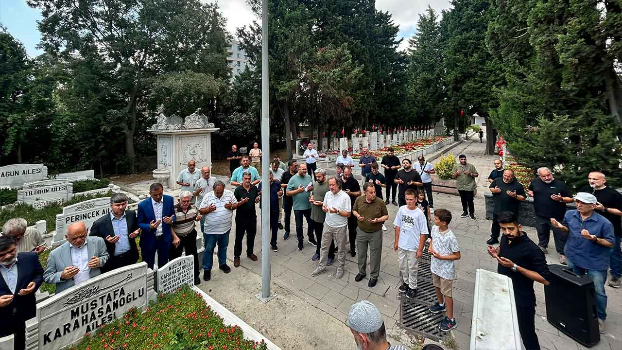 Foto - Merhum Mustafa Karahasanoğlu kabri başında dualarla yâd edildi
