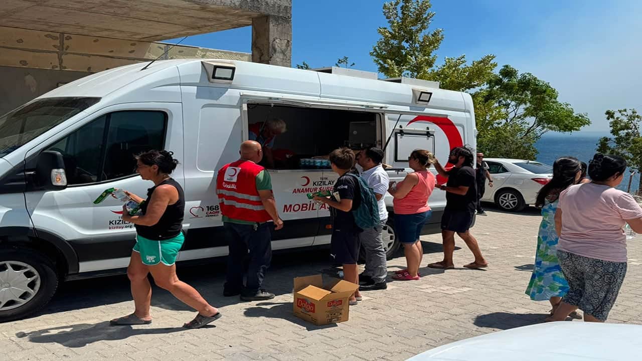 Foto - Mersin'de korkutan orman yangını! 80 hane tahliye edildi, ekipler teyakkuzda!