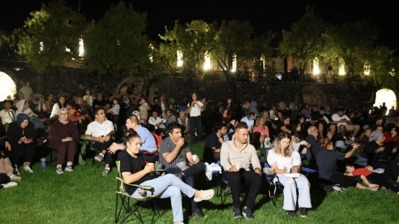 Foto - Meteor yağmuru İstanbul’u aydınlattı! Türkiye’nin dört bir yanında gökyüzü şöleni